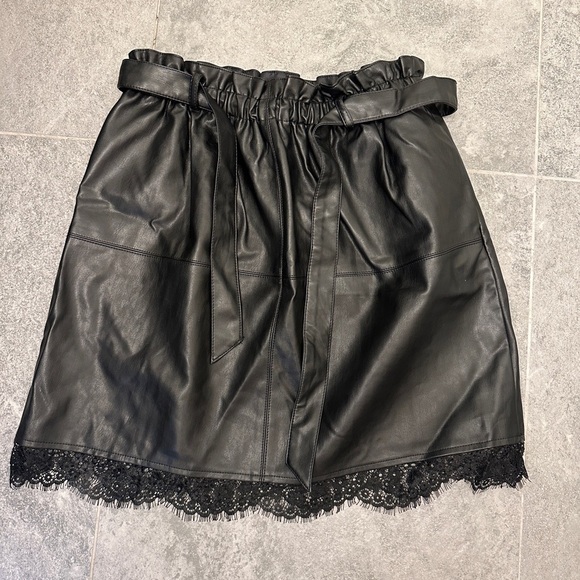 Zara Faux leather skirt with lace trim - size L - Picture 4 of 8